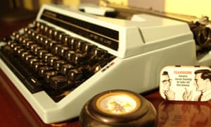 A typewriter on a desk, in close up, in the 1940s detective room that is part of the HintHunt Escape Game in London.