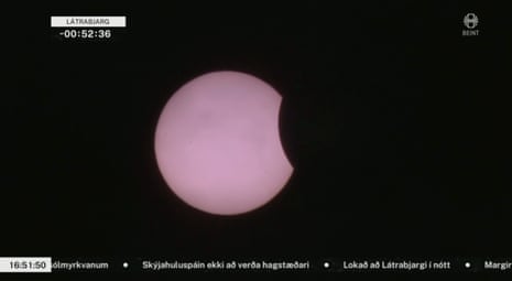 A screengrab from the Icelandic public broadcaster’s stream of the solar eclipse 2026 showing the scene in Látrabjarg, Iceland