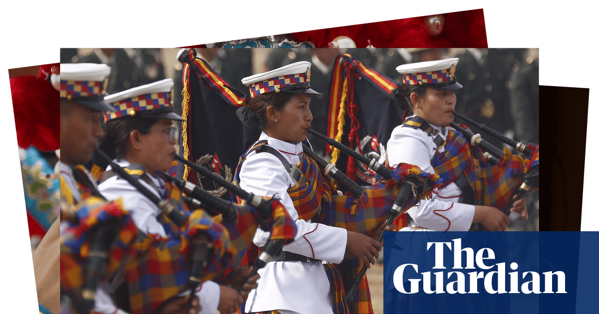 Nepali bagpipers and a canoe marathon: photos of the day