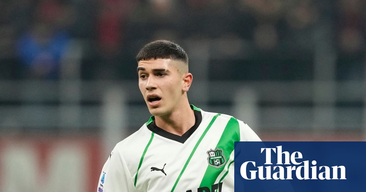 تم الكشف عن تشكيلة منتخب أستراليا لكأس العالم عندما قام توني بوبوفيتش برمي النرد مع اثنين من المهاجمين الذين لم يسبق لهم اللعب