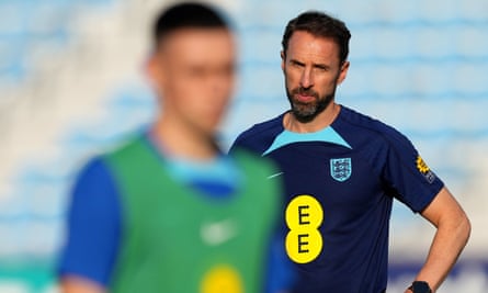Gareth Southgate watches Phil Foden train for England