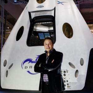 Musk unveils the Dragon V2 space taxi in 2014