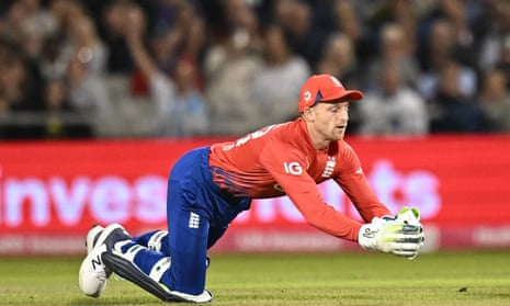 England thrash New Zealand by 95 runs to win second T20 cricket international – as it happened | Twenty20 2 Jos Buttler takes a high catch to dismiss Tim Seifert. England been sensational this evening.