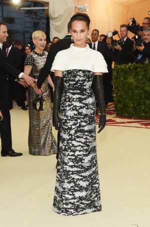 Alicia Vikander wore an ecclesiastical design by Louis Vuitton, completed with over-the-elbow gloves to give the look a rebellious edge