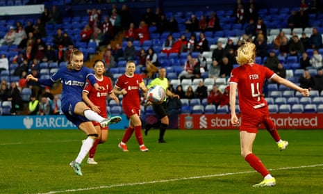 Aggie Beever-Jones scores her, and Chelsea’s, second goal of the game against Liverpool to put the visitors back on level terms.
