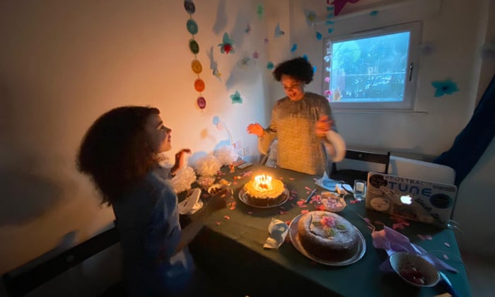 Pub Crawls And Drive By Revelry How Uk Is Celebrating Birthdays