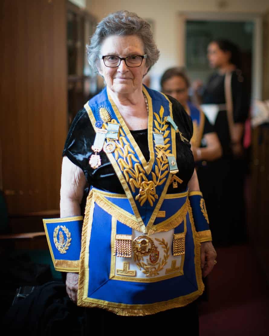 Marilyn Boudreaux, 82, oficial de caridad.  Diseñadora Gráfica y Miembro por 36 Años