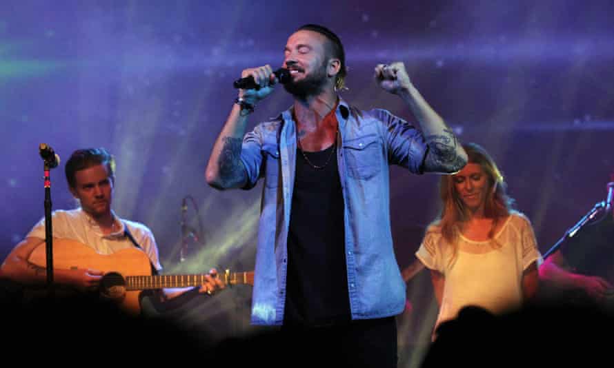 Carl Lentz leads a Hillsong church service in New York in 2013.