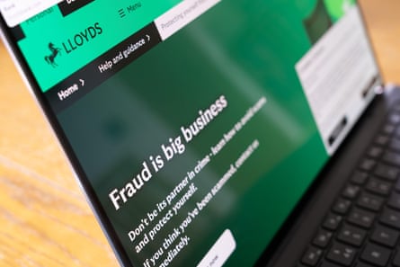 a fraud notice on a lloyds bank homepage