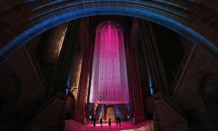 La instalación de las palomas de la paz en la catedral de Liverpool