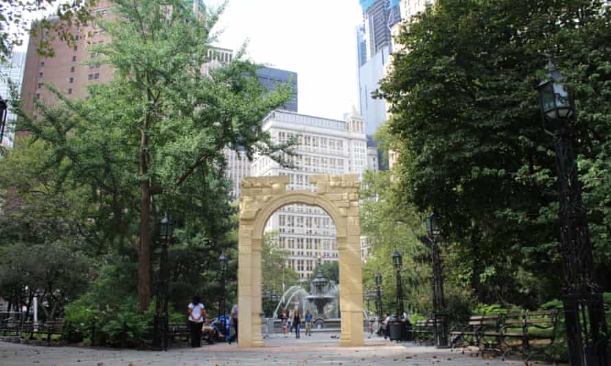 A recreation of the Palmyra arch, a Roman arch destroyed by Isis, goes on display at City hall Park in New York