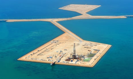 Saudi Aramco’s Manifa causeway and oil facility, north of Jubail, Saudi Arabia.