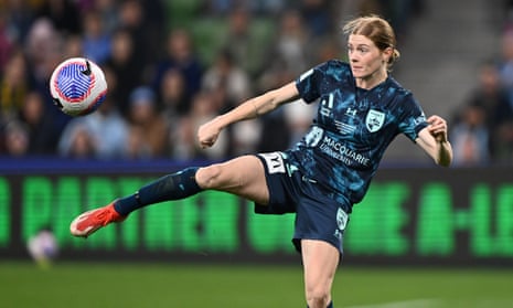 Cortnee Vine controls the ball for Sydney FC in the dying stages of the A-League Women Grand Final.