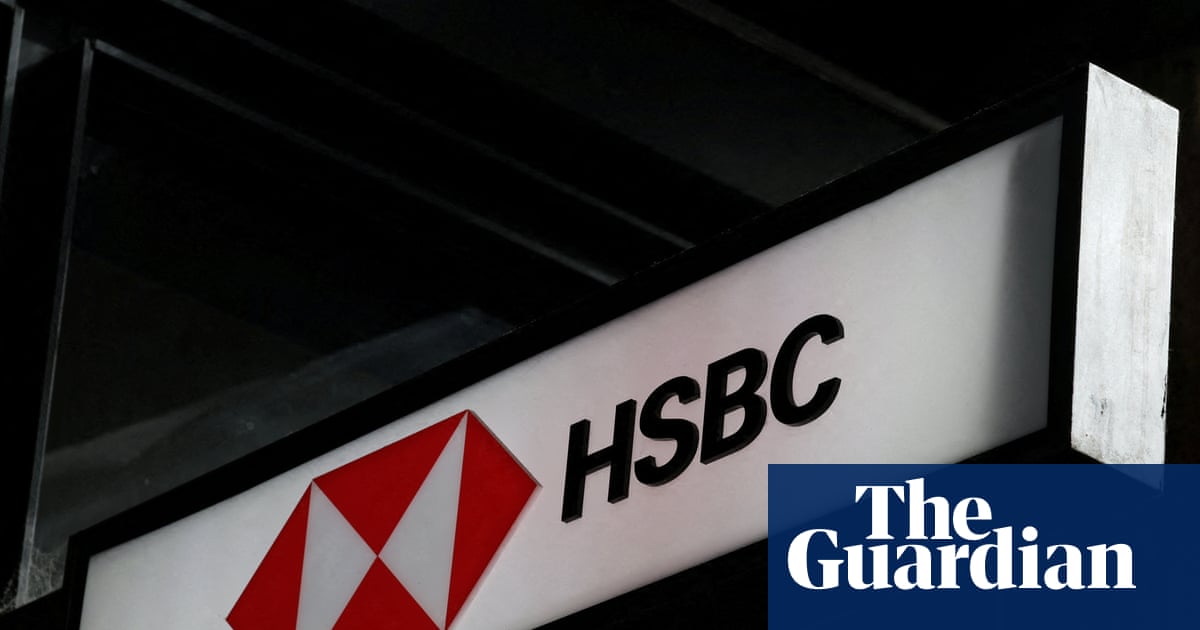 Biểu tượng HSBC được trưng bày bên ngoài chi nhánh ngân hàng tại Sydney, nơi sẽ đóng cửa khi ngân hàng rút lui khỏi thị trường ngân hàng bán lẻ Australia (Ảnh: Hollie Adams/Reuters)
