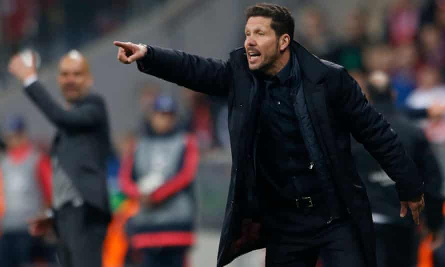 Diego Simeone yelling instructions to his players, with Guardiola in the background, as Atlético knocked out Bayern Munich in 2016