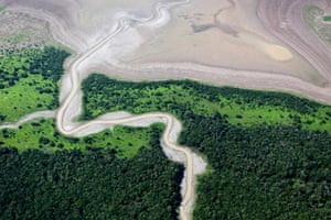 Low water level on the Amazon River as a drought hits the Amazon basin on September 27, 2010 in Anori, Brazil.