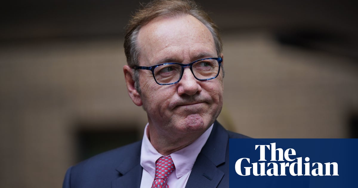 Актьорът критикува компанията че го е уволнила от шоуто Къща