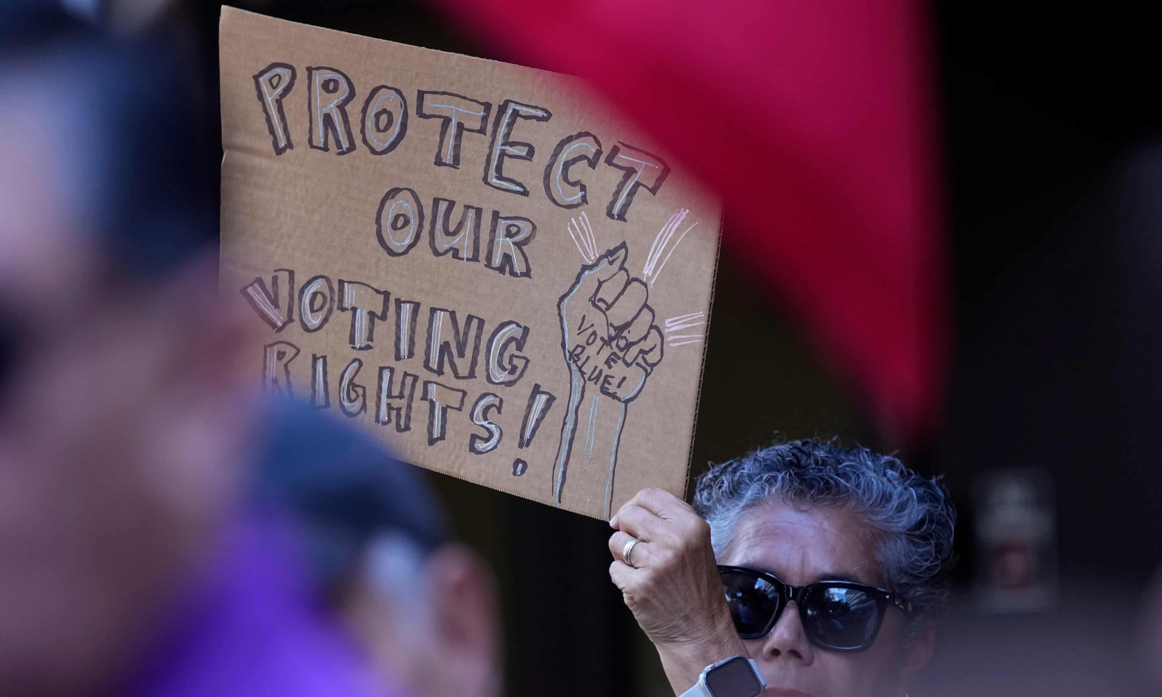 Texas home raids in voter fraud inquiry aim to intimidate, civil rights group says (theguardian.com)