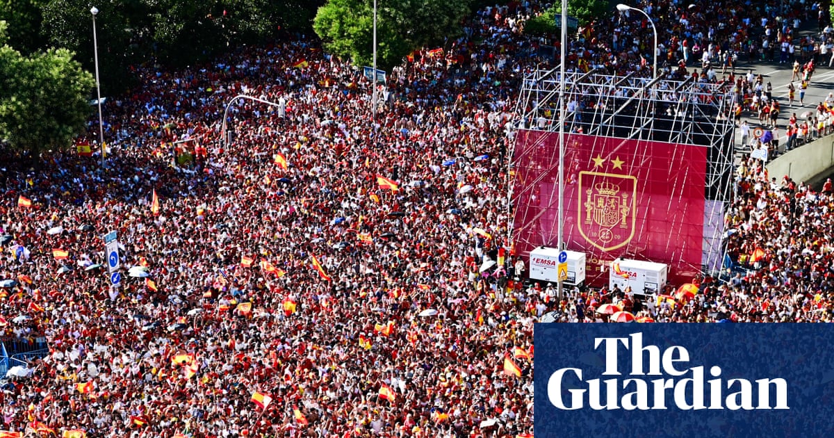 Thousands brave 34C heat to join Spain’s World Cup celebrations in Madrid