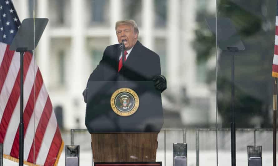 Дональд Трамп виступає під час мітингу 6 січня.