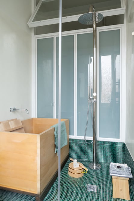 kamar mandi ala Jepang.