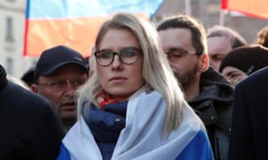 لیوبوف سوبول ، وکیل بنیاد ضد فساد الکسی ناوالنی ، در یک راهپیمایی در فوریه سال 2020 شرکت می کند.