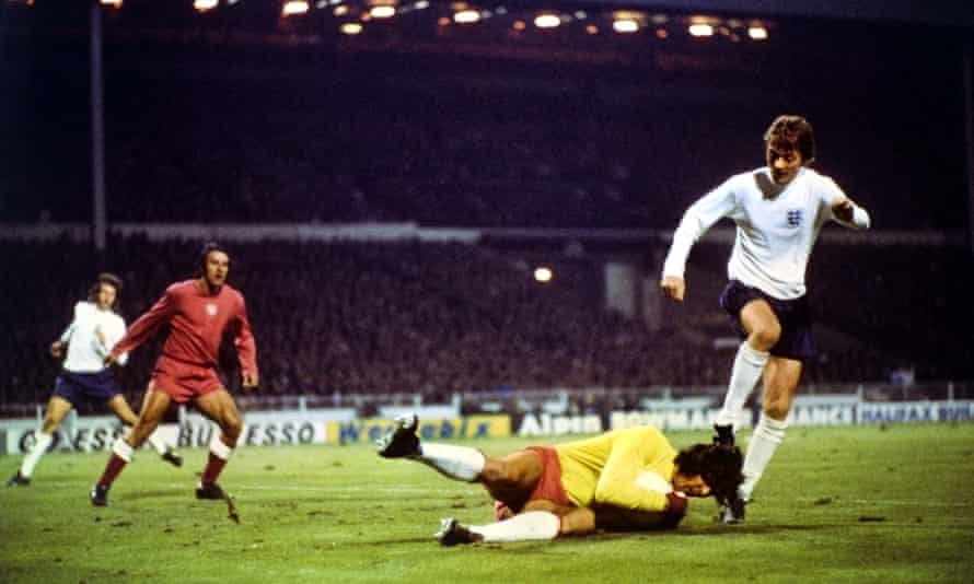 England’s Allan Clarke is denied by the Poland goalkeeper Jan Tomaszewski at Wembley in 1973.