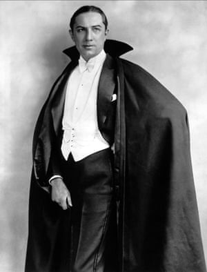 Bela Lugosi in Dracula (1931).
