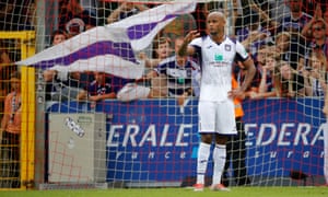 Vincent Kompany has opted to extend his playing career by remaining in Anderlecht’s colours.