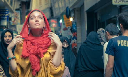 A model wearing an Iranian-style manteaux and scarf. 