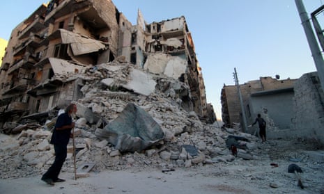 Syrian elderly man suffers civil war’s destruction
