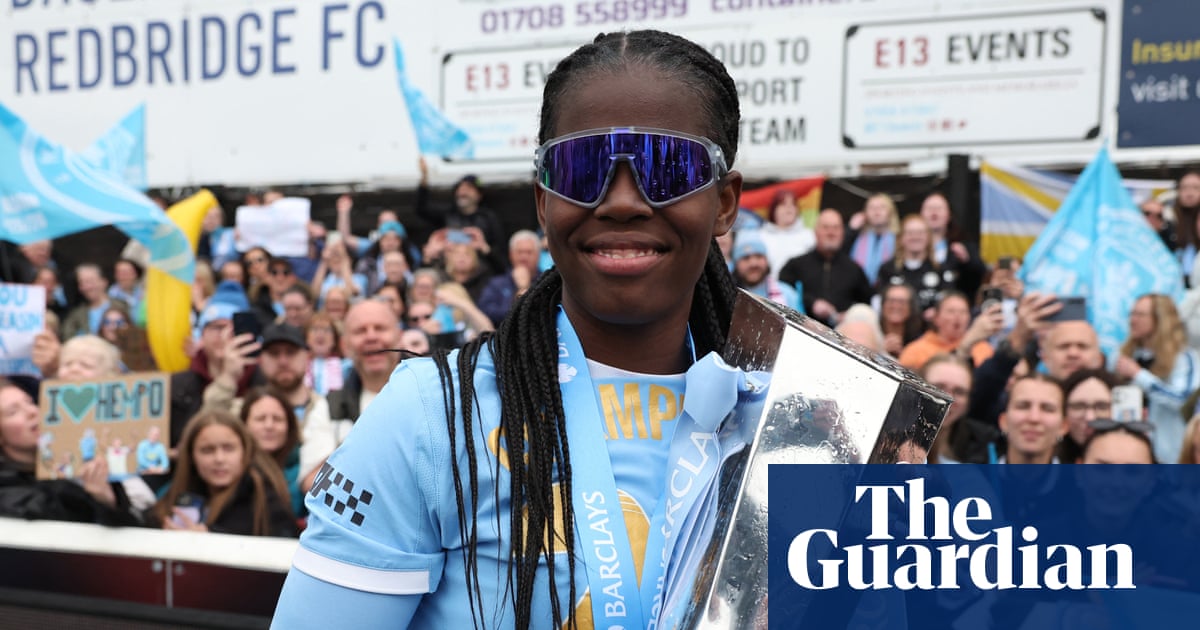 Manchester City mark WSL title by thrashing West Ham as Shaw doubles up