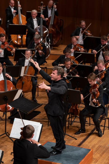 Jakub Hrůša conducts the Vienna Philharmonic in Lucerne.