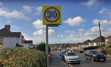 A 30mph sign with the 30 crossed out.