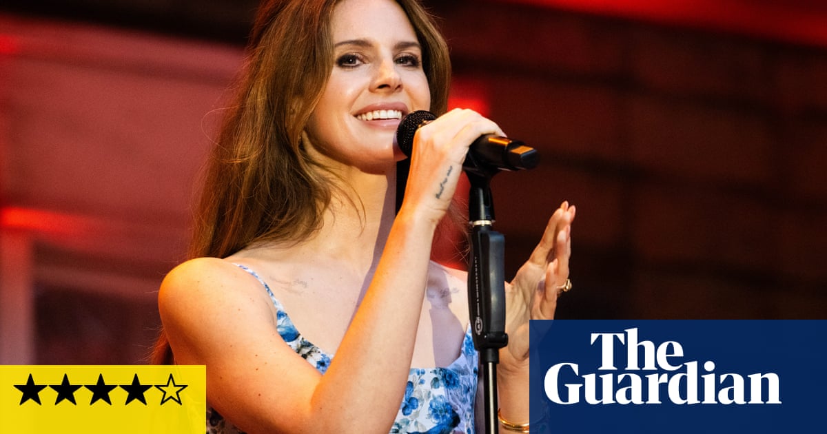Lana Del Rey review mid-century melodrama as mindblowing stadium spectacle
