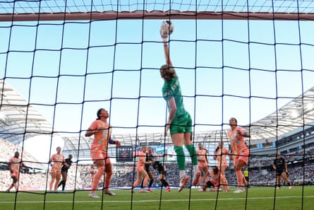 Orlando Pride goalkeeper Anna Moorhouse makes a save against Angel City FC