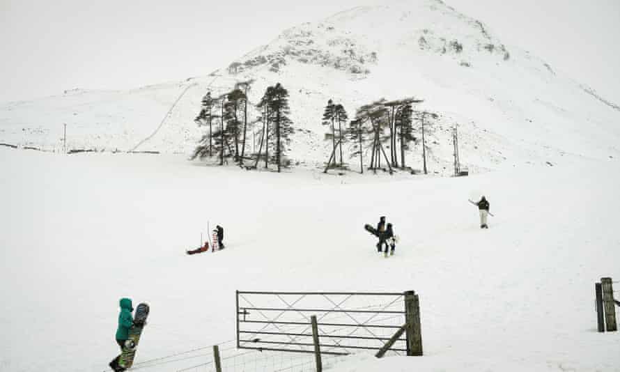 Snow Ice And Gale Force Winds To Batter Britain As Beast From The East Ii Roars In Uk Weather The Guardian Snow Ice And Gale Force Winds To Batter Britain As Beast From The East Ii Roars In Uk Weather The Guardian