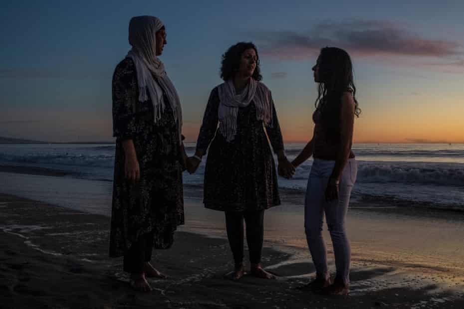 Samia Bano, Tasneem Noor and Nurjahan Boulden enjoy Venice beach after sunset.