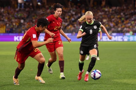 Kaitlyn Torpey runs with the ball.