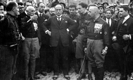 İl Duce 1922'de Faşist parti üyeleriyle