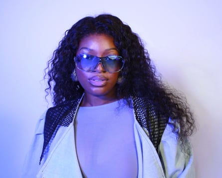 Portrait of Uniiqu3 in sunglasses