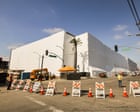 LA Mayor Criticizes Warehouse Rebuild Bid Amid Stench