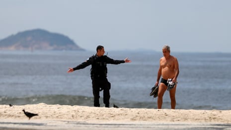 Police clear Rio's Copacabana beach after coronavirus lockdown - video