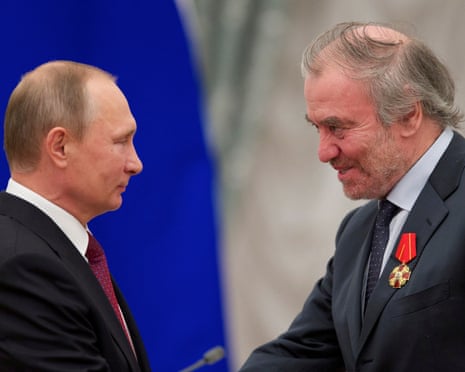 Vladimir Poutine regardant Valery Gergiev.