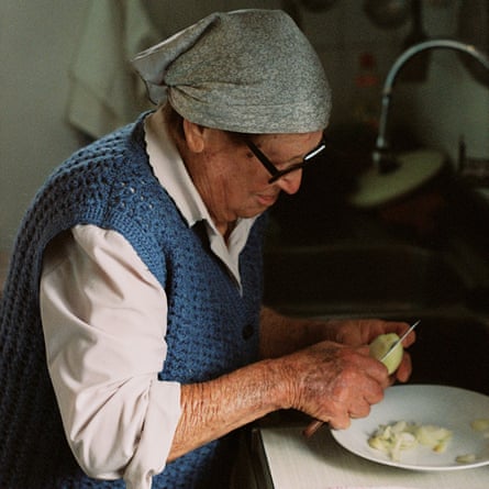 Eulalia chopping onions for sofrit pagès, a typical Ibicencan stew.