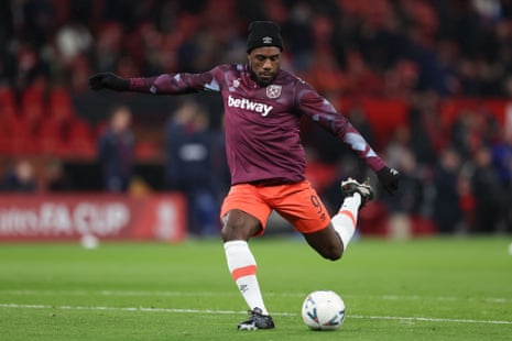 West Ham striker Michail Antonio gets his eye in ahead of kick-off.