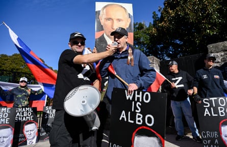 Pro-Russian protesters at Kirribilli House in Sydney