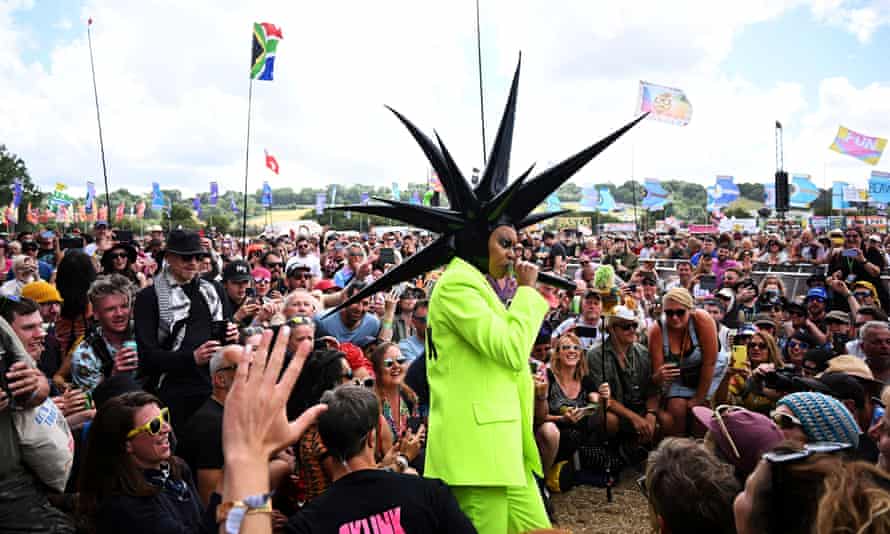Skin of Skunk Anansie modelling social distancing-optimised headgear.