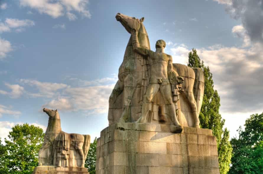 Statue of the Rossebändiger in North Parc of Düsseldorf, Germany. Sculptor Edwin Scharff, 1937-1940.