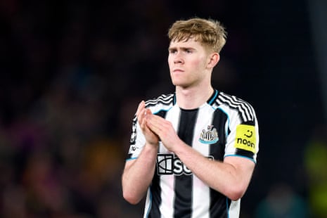 Lewis Hall of Newcastle United acknowledges the supporters after the UEFA Champions League 2025/26 Round of 16 Second Leg match between FC Barcelona and Newcastle United FC at Camp Nou on March 18, 2026 in Barcelona, Spain.